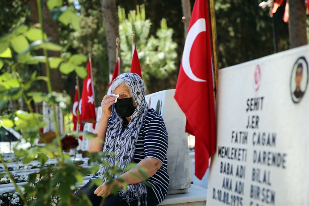 Mersin'deki Şehitlikte Hüzünlü Ramazan Bayramı Arifesi