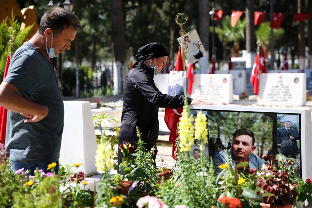 Mersin'deki Şehitlikte Hüzünlü Ramazan Bayramı Arifesi