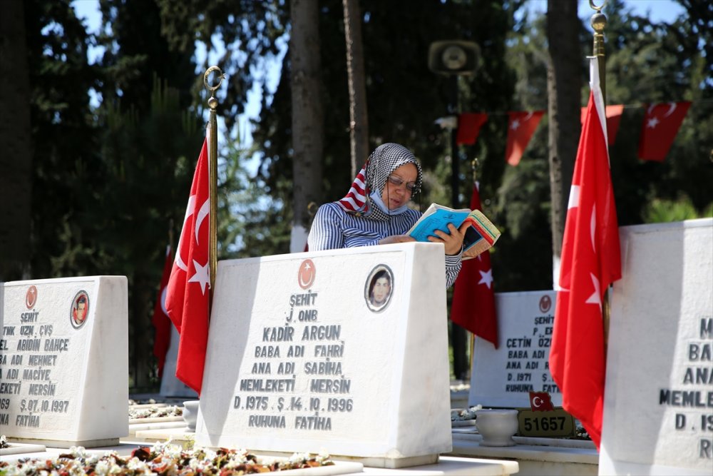 Mersin'deki Şehitlikte Hüzünlü Ramazan Bayramı Arifesi