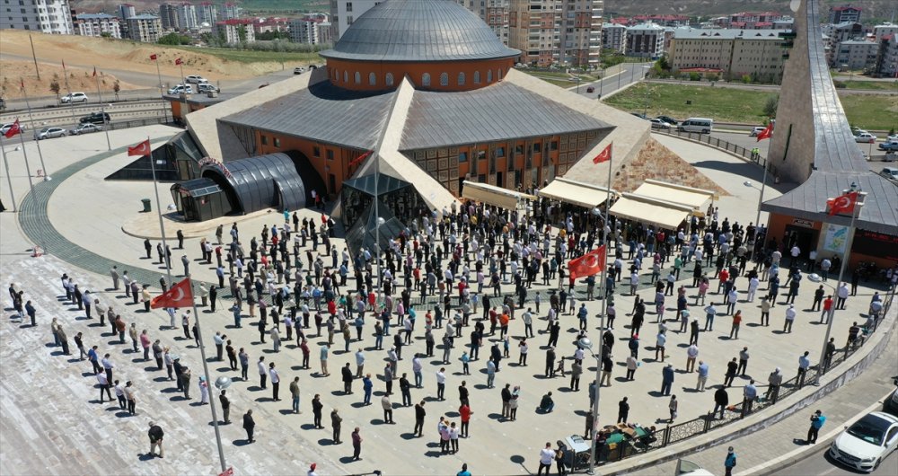 Kayseri, Niğde, Sivas Ve Kırşehir'de Filistinli Şehitler İçin Gıyabi Cenaze Namazı Kılındı