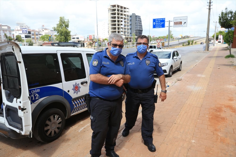 Antalya'da Şüpheliyi Kovalarken Düşen Polis Memuru Kolundan Yaralandı