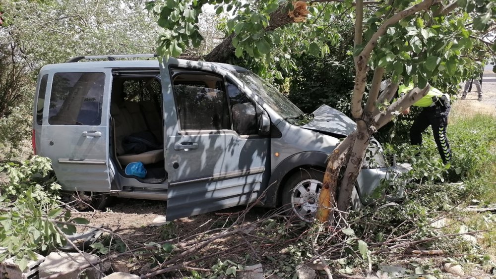 Ereğli'de Cip İle Hafif Ticari Araç Çarpıştı: 4 Yaralı