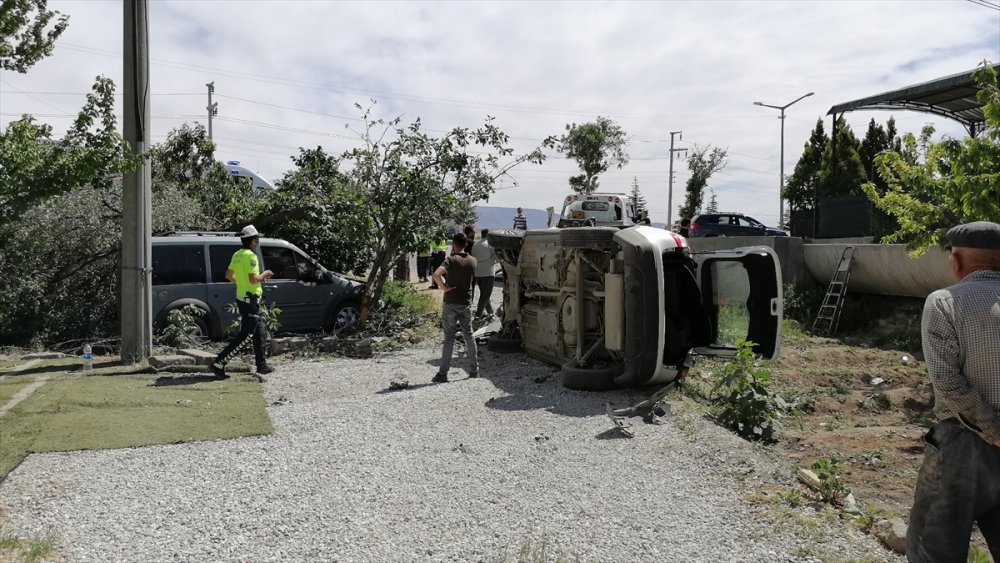Ereğli'de Cip İle Hafif Ticari Araç Çarpıştı: 4 Yaralı