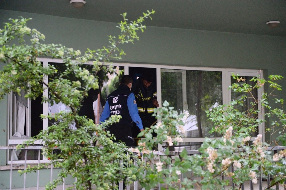 Eskişehir'de Bir Evde Çıkan Yangında Hasar Meydana Geldi