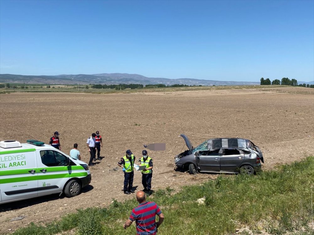 Eskişehir'de Otomobilin Tarlaya Devrilmesi Sonucu Kadın Sürücü Yaşamını Yitirdi