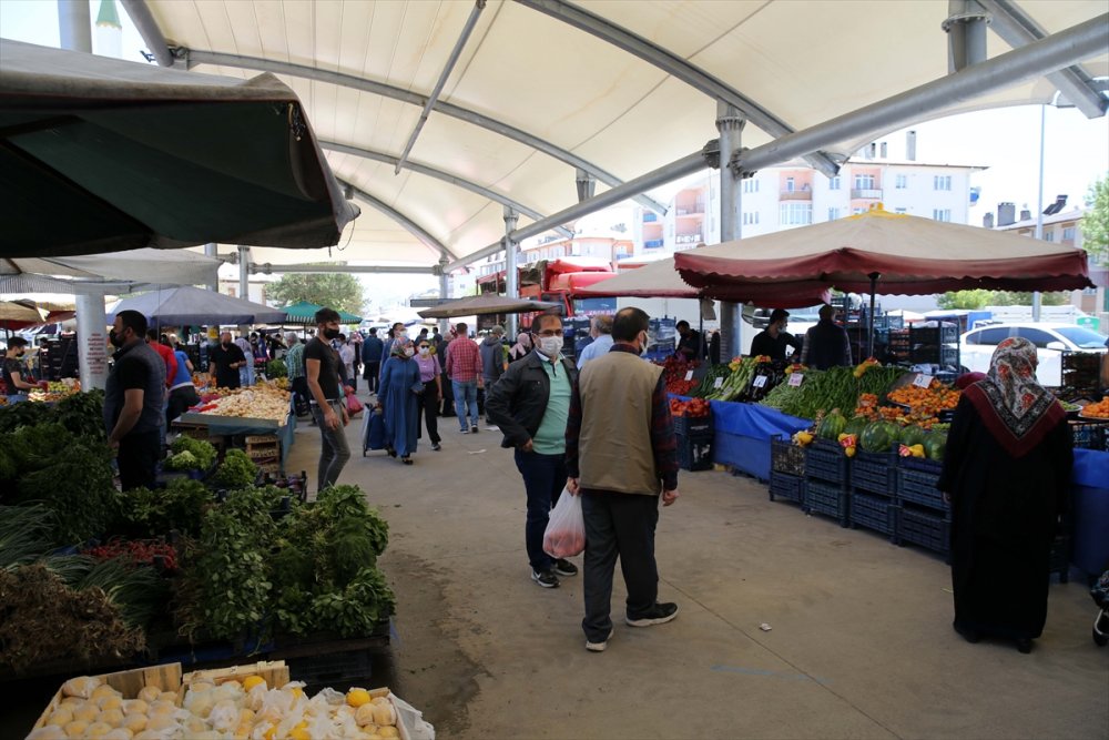 İç Anadolu'da Pazar Yerleri Kovid-19 Tedbirlerine Uyularak Açıldı