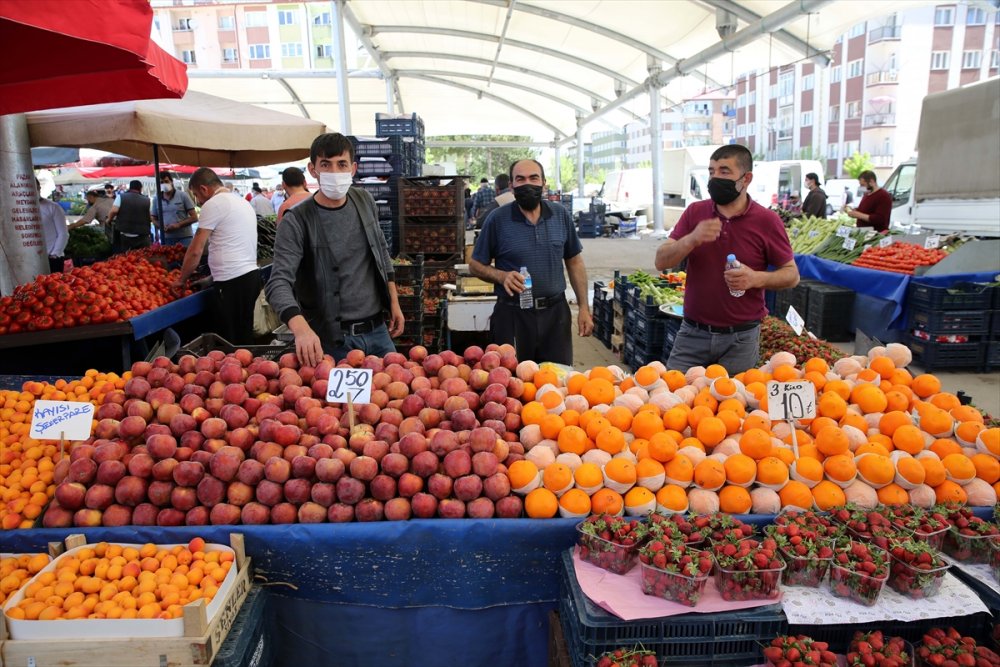 İç Anadolu'da Pazar Yerleri Kovid-19 Tedbirlerine Uyularak Açıldı
