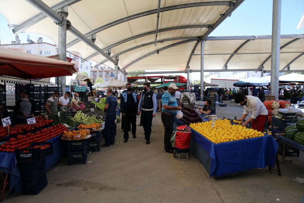 İç Anadolu'da Pazar Yerleri Kovid-19 Tedbirlerine Uyularak Açıldı