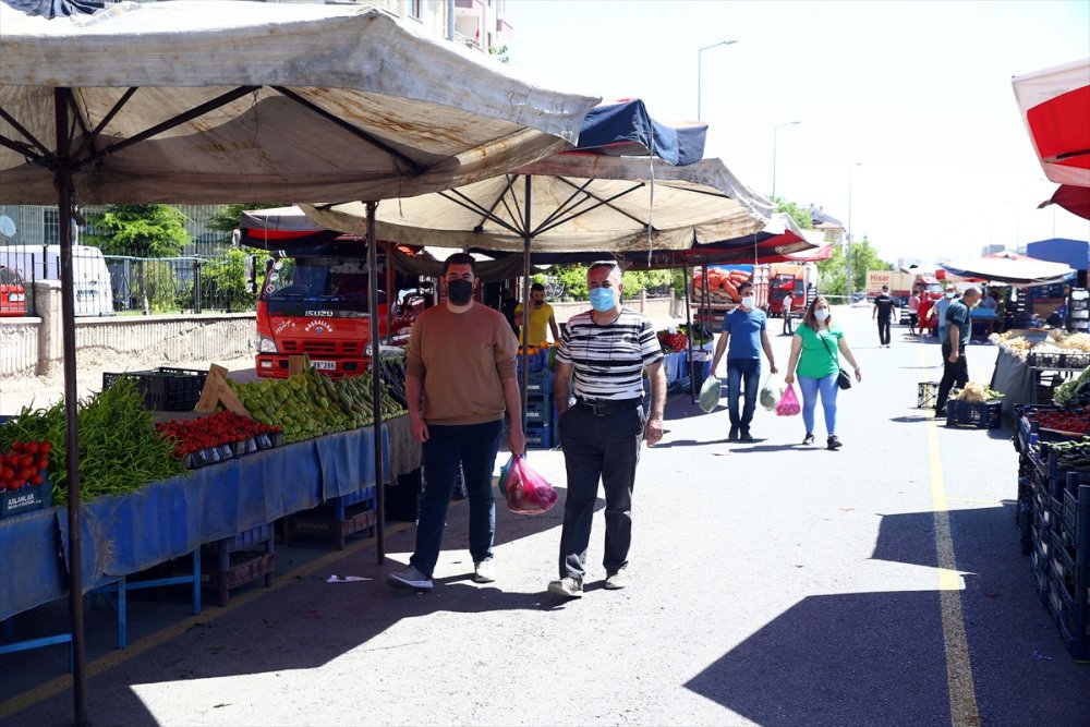 İç Anadolu'da Pazar Yerleri Kovid-19 Tedbirlerine Uyularak Açıldı
