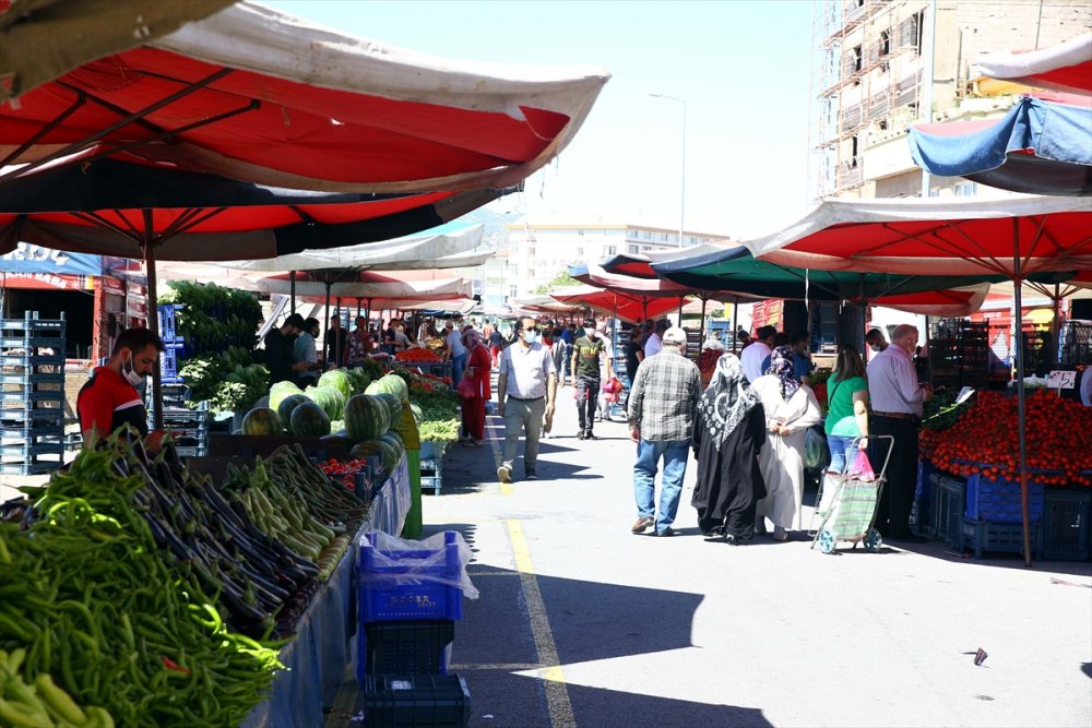 İç Anadolu'da Pazar Yerleri Kovid-19 Tedbirlerine Uyularak Açıldı