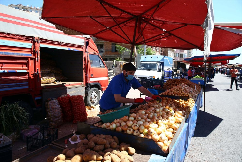 İç Anadolu'da Pazar Yerleri Kovid-19 Tedbirlerine Uyularak Açıldı