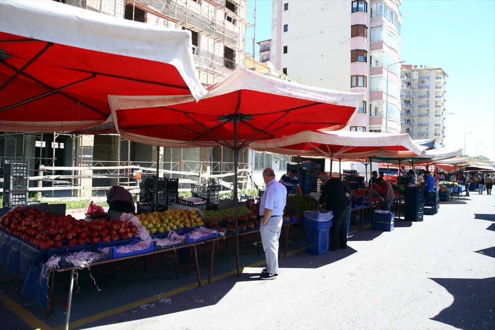 İç Anadolu'da Pazar Yerleri Kovid-19 Tedbirlerine Uyularak Açıldı