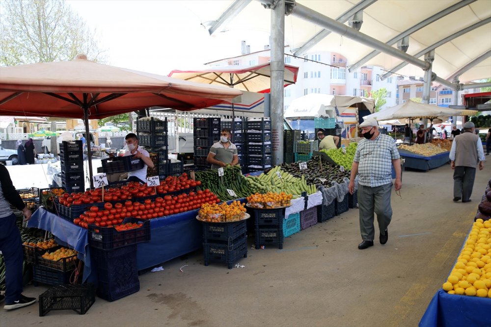 İç Anadolu'da Pazar Yerleri Kovid-19 Tedbirlerine Uyularak Açıldı