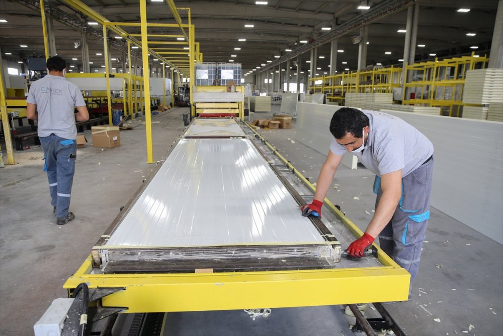 İşveren Ve İşçi Arasındaki "Güçlü Bağ" Yanan Fabrikayı Yeniden Ayağa Kaldırdı