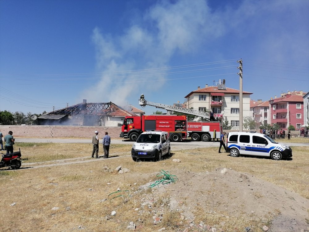 Konya'da Bir Evin Çatışında Çıkan Yangın Hasara Neden Oldu