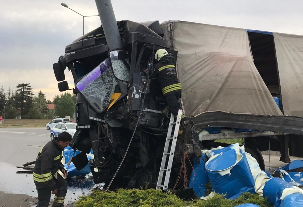 Konya'da Tır İle Minibüs Çarpıştı: 7 Yaralı