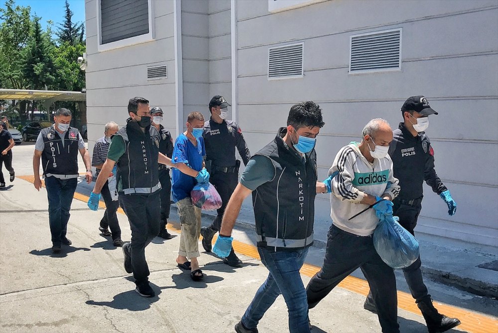 Suriye Açıklarında Yaklaşık 1,5 Ton Esrar Ele Geçirilen Operasyonda Yakalanan 6 Zanlı Adliyede