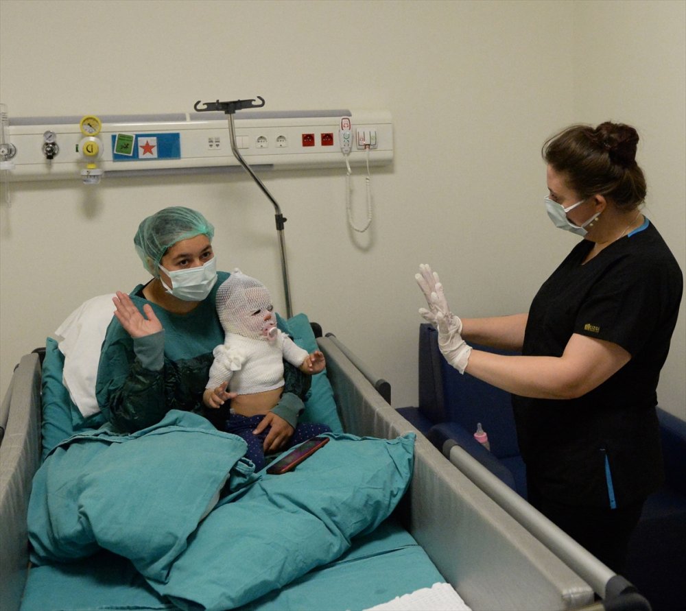 Afyonkarahisar'da Üzerine Sıcak Su Dökülen Bebeğin Eskişehir'de Tedavisi Sürüyor