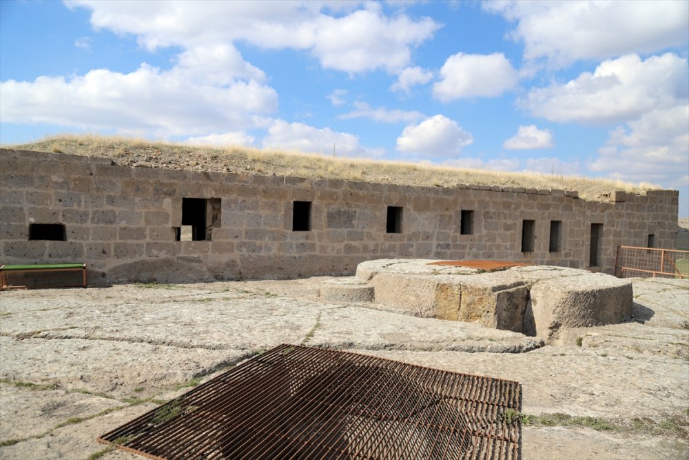 Aksaray'daki Yüksek Kilise İhtişamıyla Ziyaretçilerini Bekliyor