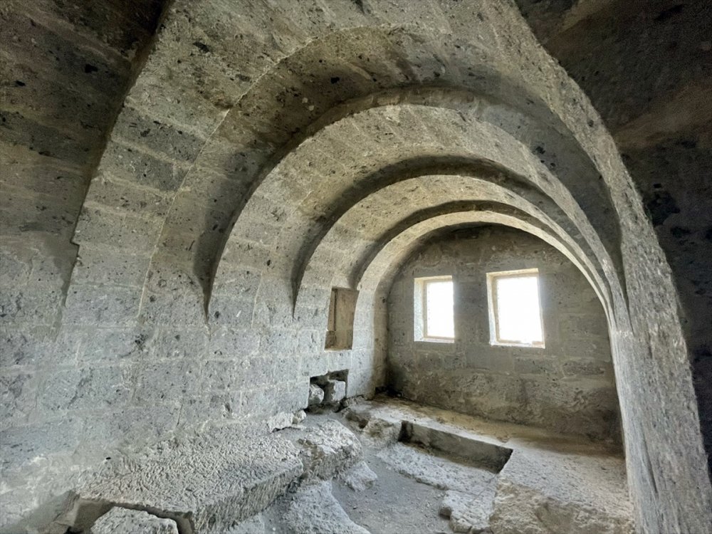 Aksaray'daki Yüksek Kilise İhtişamıyla Ziyaretçilerini Bekliyor