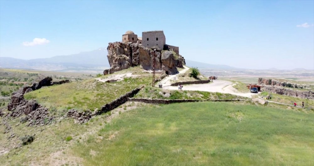 Aksaray'daki Yüksek Kilise İhtişamıyla Ziyaretçilerini Bekliyor