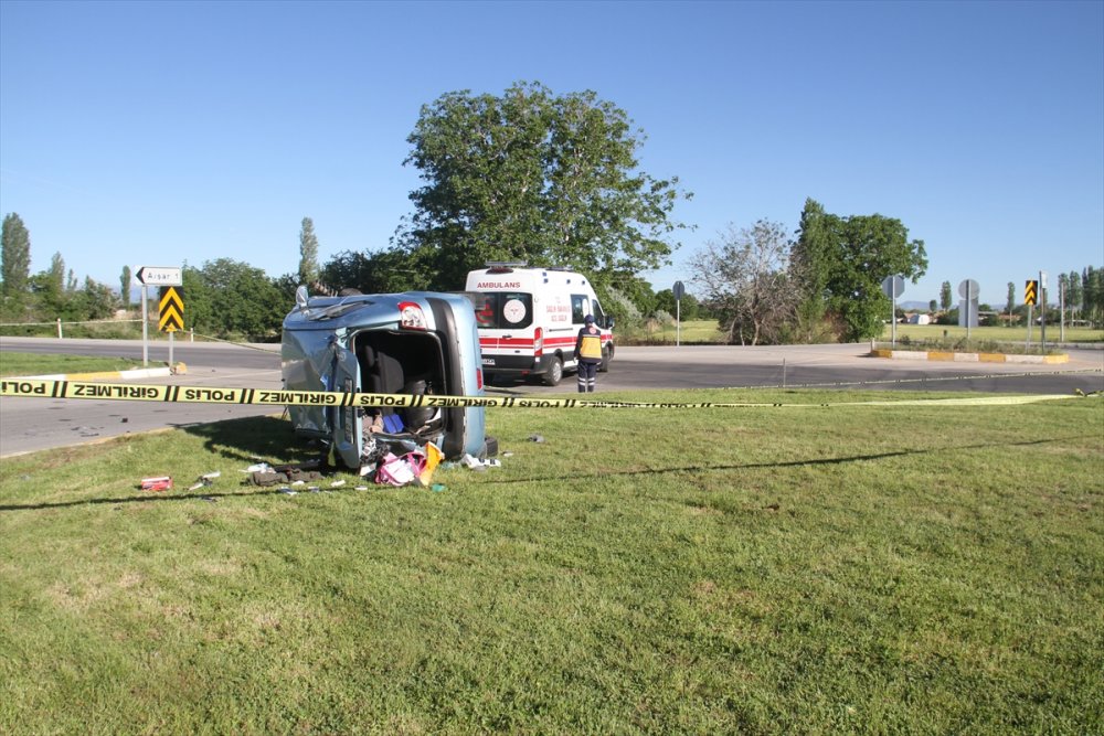 Konya'da Otomobil Devrildi: 2 Ölü, 3 Yaralı