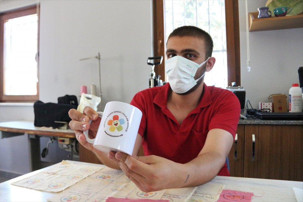 Engelli Bireyler, Sevgi Atölyesi'nde Hediyelik Baskı Ürünlerle Gelir Elde Edecek