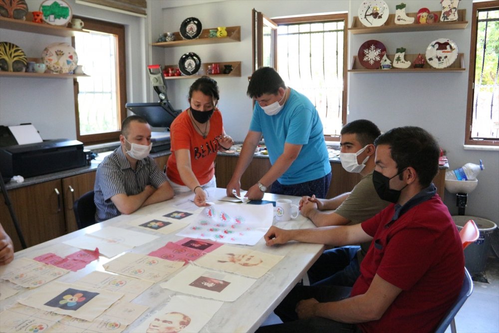 Engelli Bireyler, Sevgi Atölyesi'nde Hediyelik Baskı Ürünlerle Gelir Elde Edecek