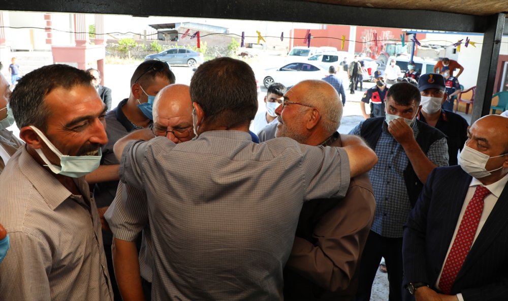 Aksaray Valisi Aydoğdu, Arazi Anlaşmazlığı Nedeniyle 20 Yıldır Husumetli 2 Kardeşi Barıştırdı