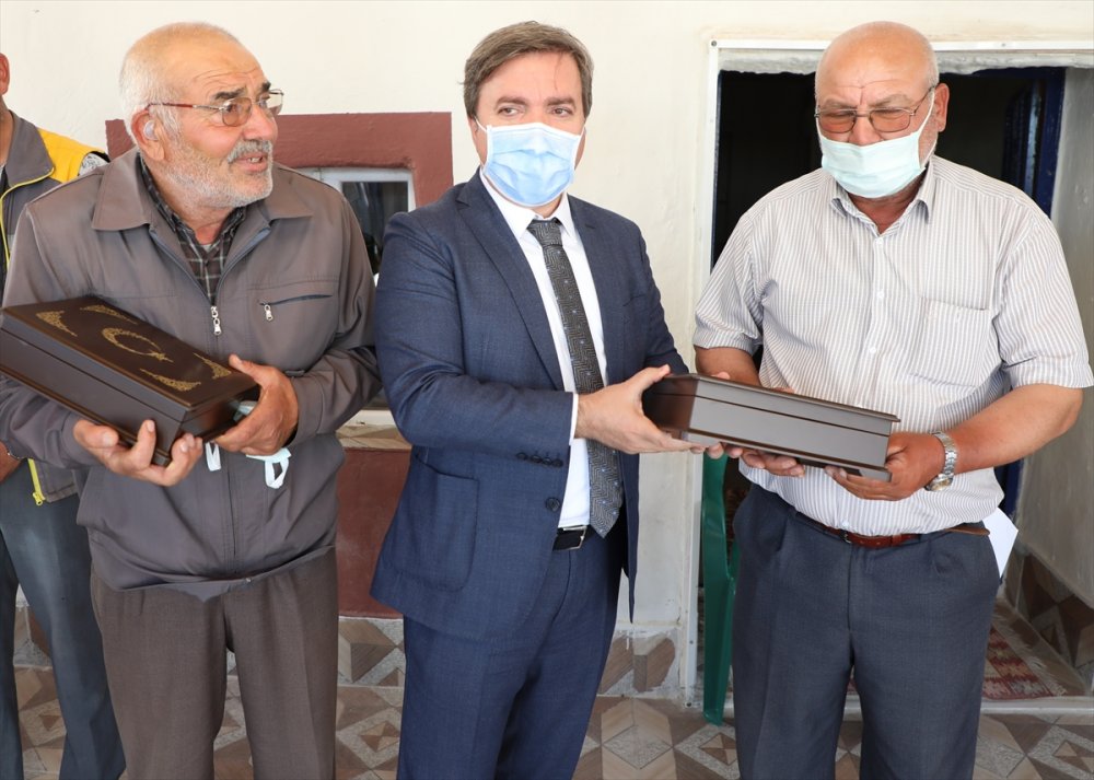 Aksaray Valisi Aydoğdu, Arazi Anlaşmazlığı Nedeniyle 20 Yıldır Husumetli 2 Kardeşi Barıştırdı