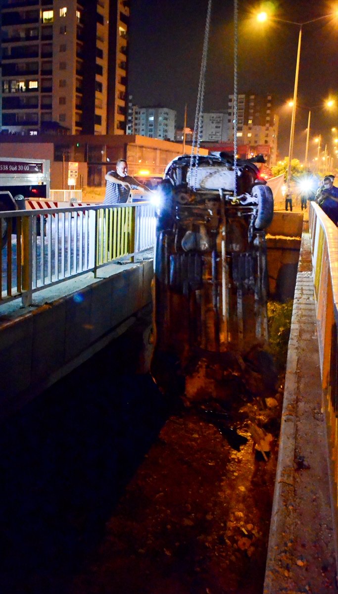 Mersin'de Otomobil Köprüden Dere Yatağına Düştü: 1 Yaralı