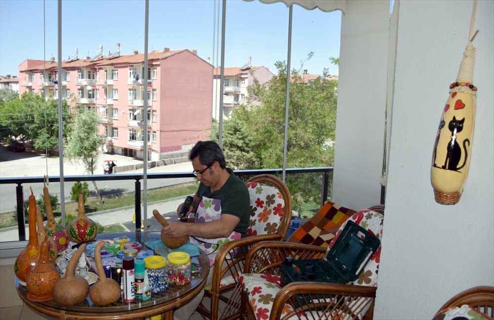 Fizik Profesörü Yetiştirdiği Su Kabaklarını Sanat Eserine Dönüştürüyor