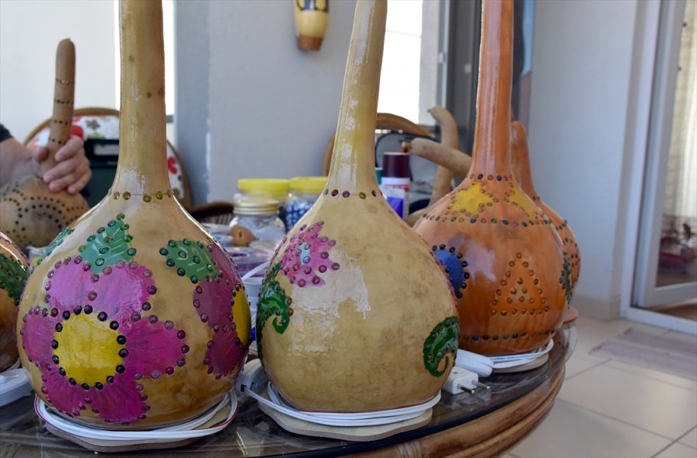 Fizik Profesörü Yetiştirdiği Su Kabaklarını Sanat Eserine Dönüştürüyor