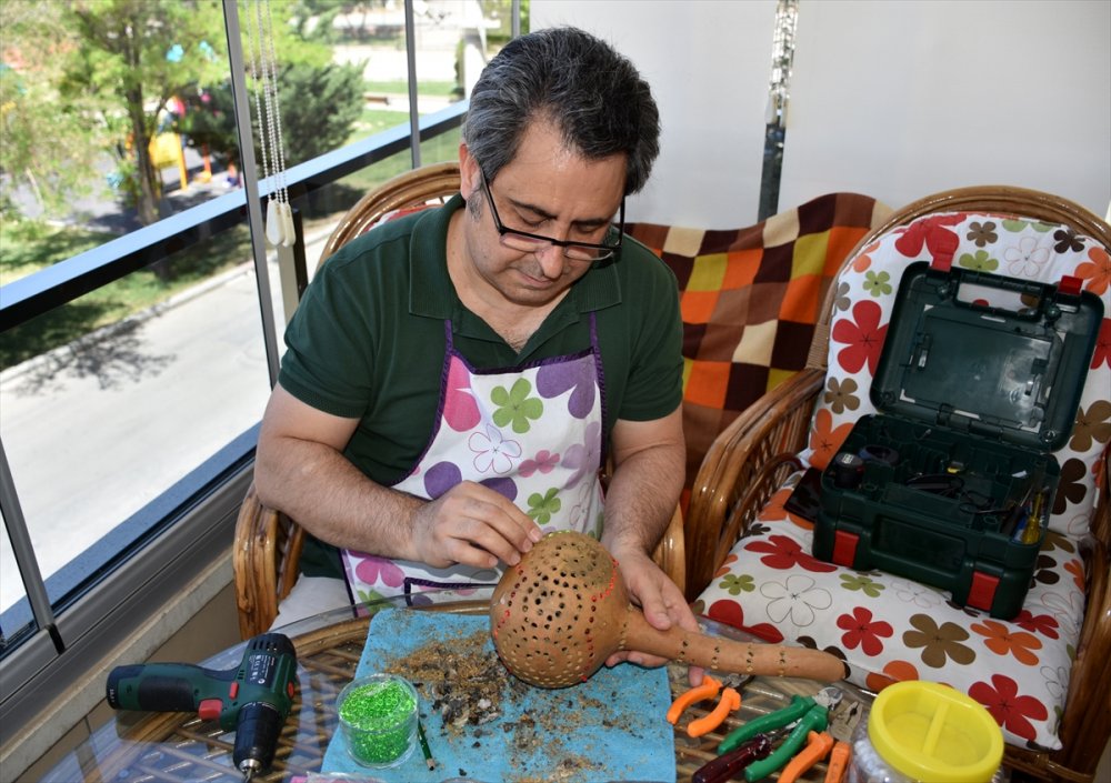 Fizik Profesörü Yetiştirdiği Su Kabaklarını Sanat Eserine Dönüştürüyor