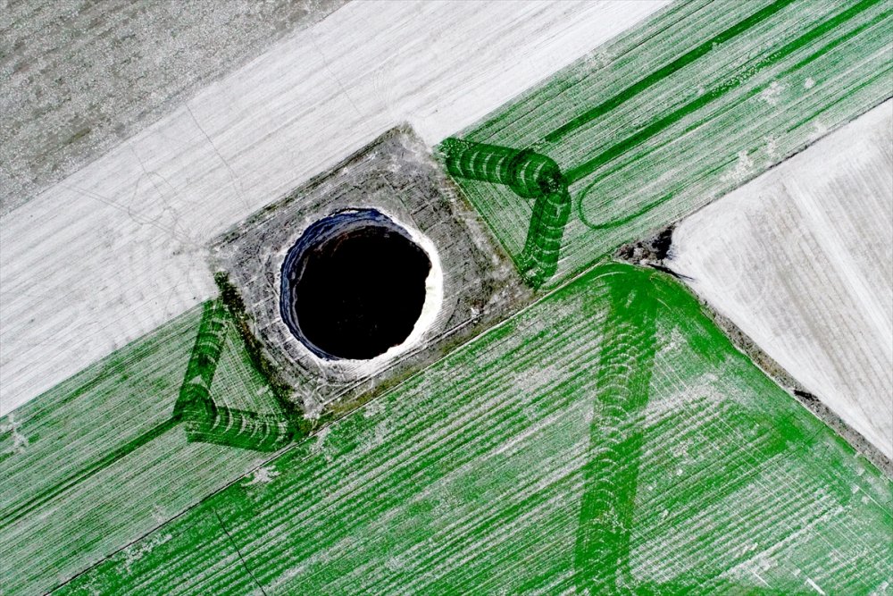 Konya'da 3 Metre Çapında 65 Metre Derinliğinde Obruk Oluştu