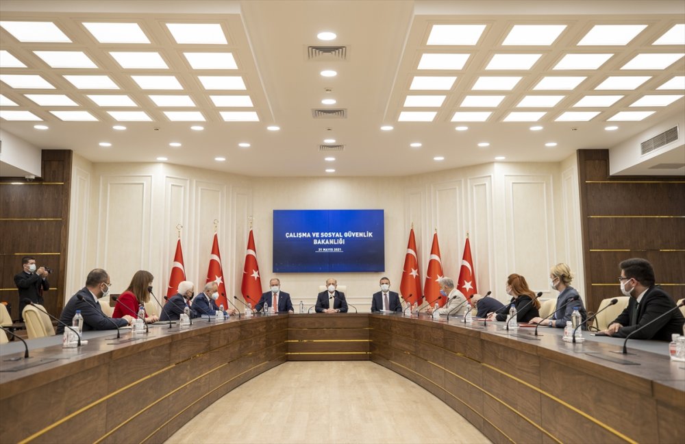 Türk-iş Ve Hak-iş, Kamu İşçisi İçin Ortak Zam Talebini Çalışma Ve Sosyal Güvenlik Bakanlığına Sundu