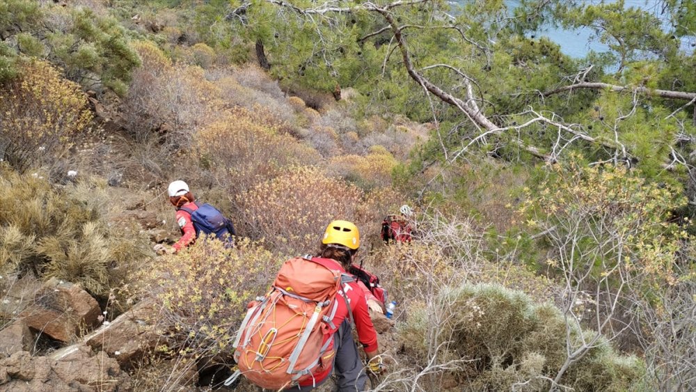 Antalya'da Fotoğraf Çekmek İçin Gittiği Dağlık Bölgede Kaybolan Kişiyi Arama Çalışmaları Devam Ediyor