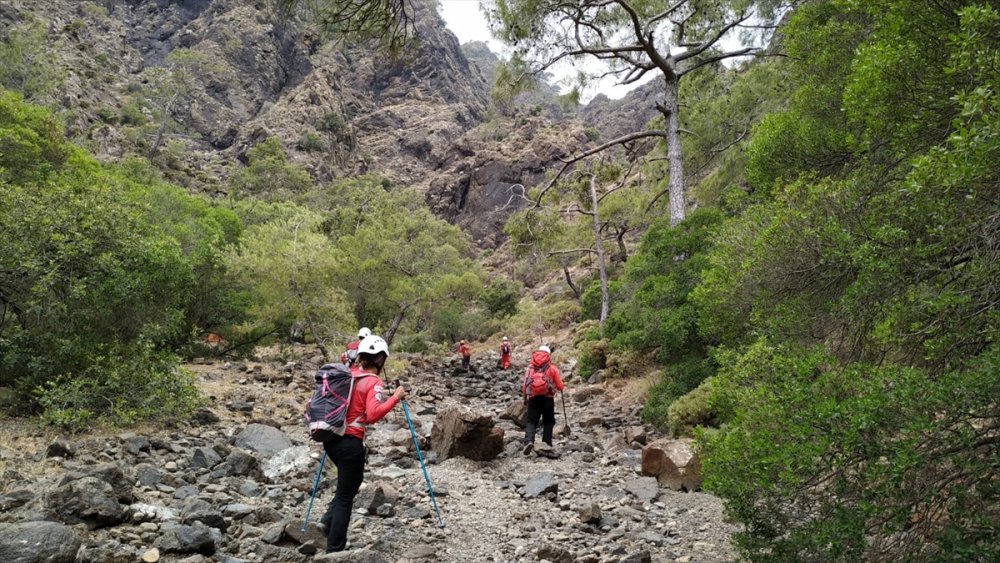 Antalya'da Fotoğraf Çekmek İçin Gittiği Dağlık Bölgede Kaybolan Kişiyi Arama Çalışmaları Devam Ediyor