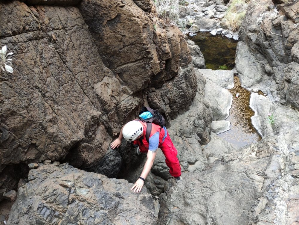 Antalya'da Fotoğraf Çekmek İçin Gittiği Dağlık Bölgede Kaybolan Kişiyi Arama Çalışmaları Devam Ediyor