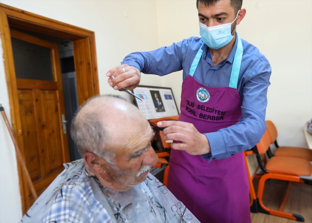 Kayseri'de Kırsal Mahallelerde "mobil Berberle" Ücretsiz Tıraş Ve Kuaför Hizmeti Veriliyor