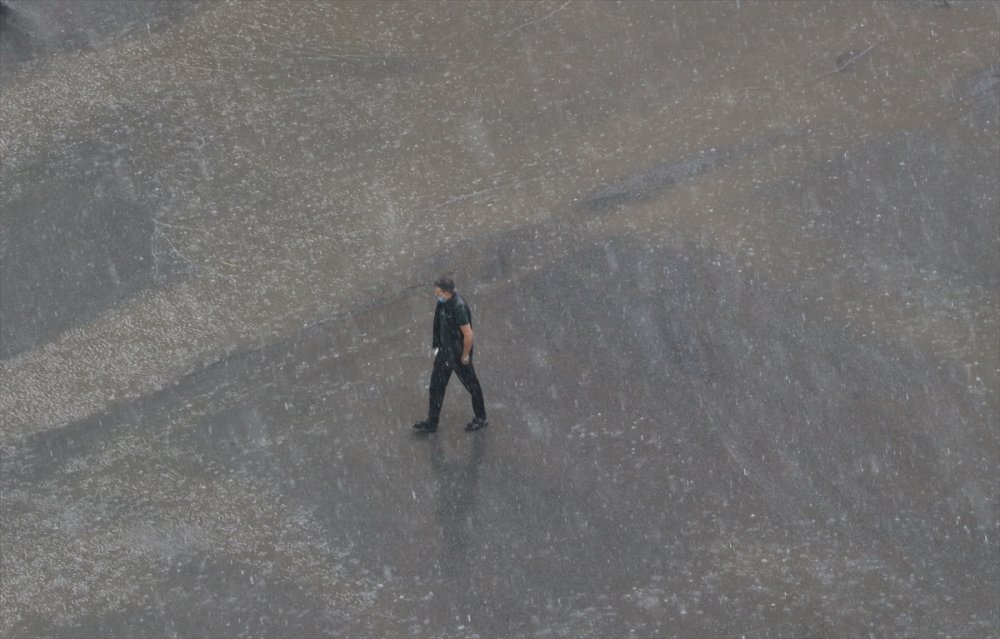 Kayseri'de Sağanak Ve Dolu Etkili Oldu