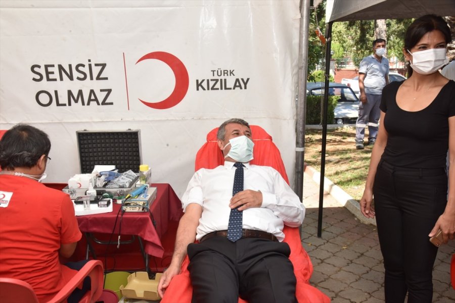 Anamur Kaymakamı Memük Ve Belediye Başkanı Kılınç Türk Kızılay’a Kan Bağışında Bulundu