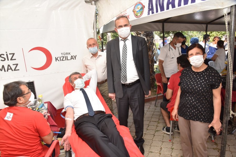 Anamur Kaymakamı Memük Ve Belediye Başkanı Kılınç Türk Kızılay’a Kan Bağışında Bulundu
