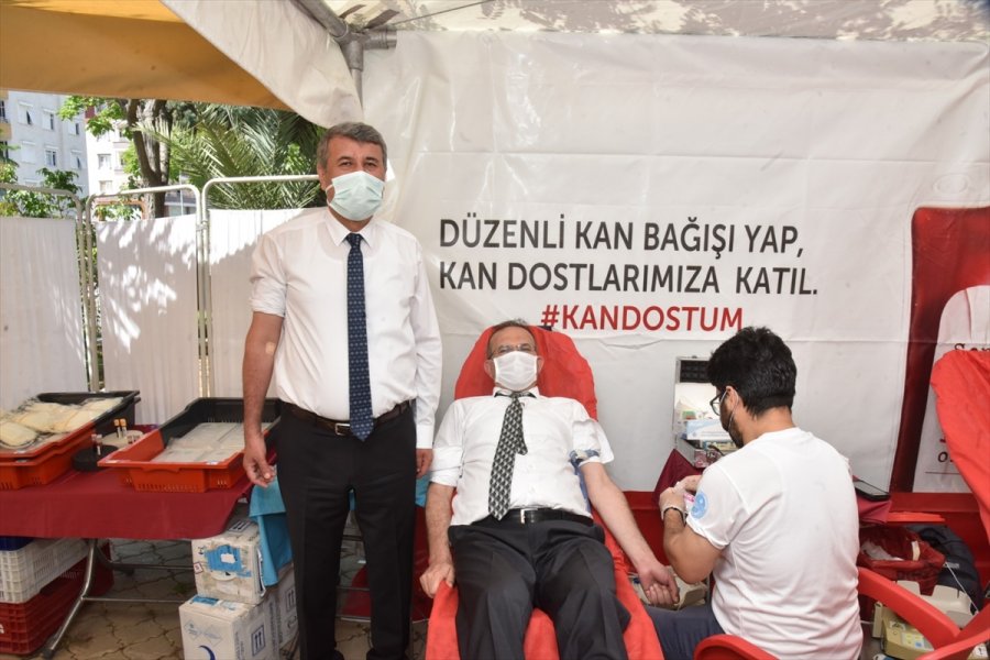 Anamur Kaymakamı Memük Ve Belediye Başkanı Kılınç Türk Kızılay’a Kan Bağışında Bulundu