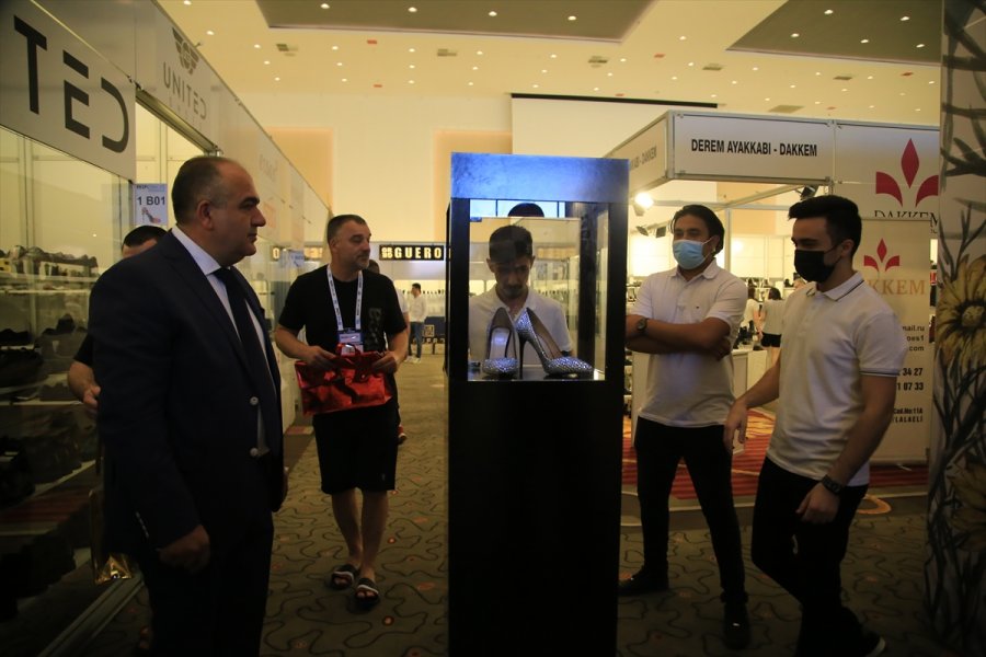 Antalya'da Düzenlenen Eksposhoes Ayakkabı Moda Ve Saraciye Fuarı, Kapılarını Açtı