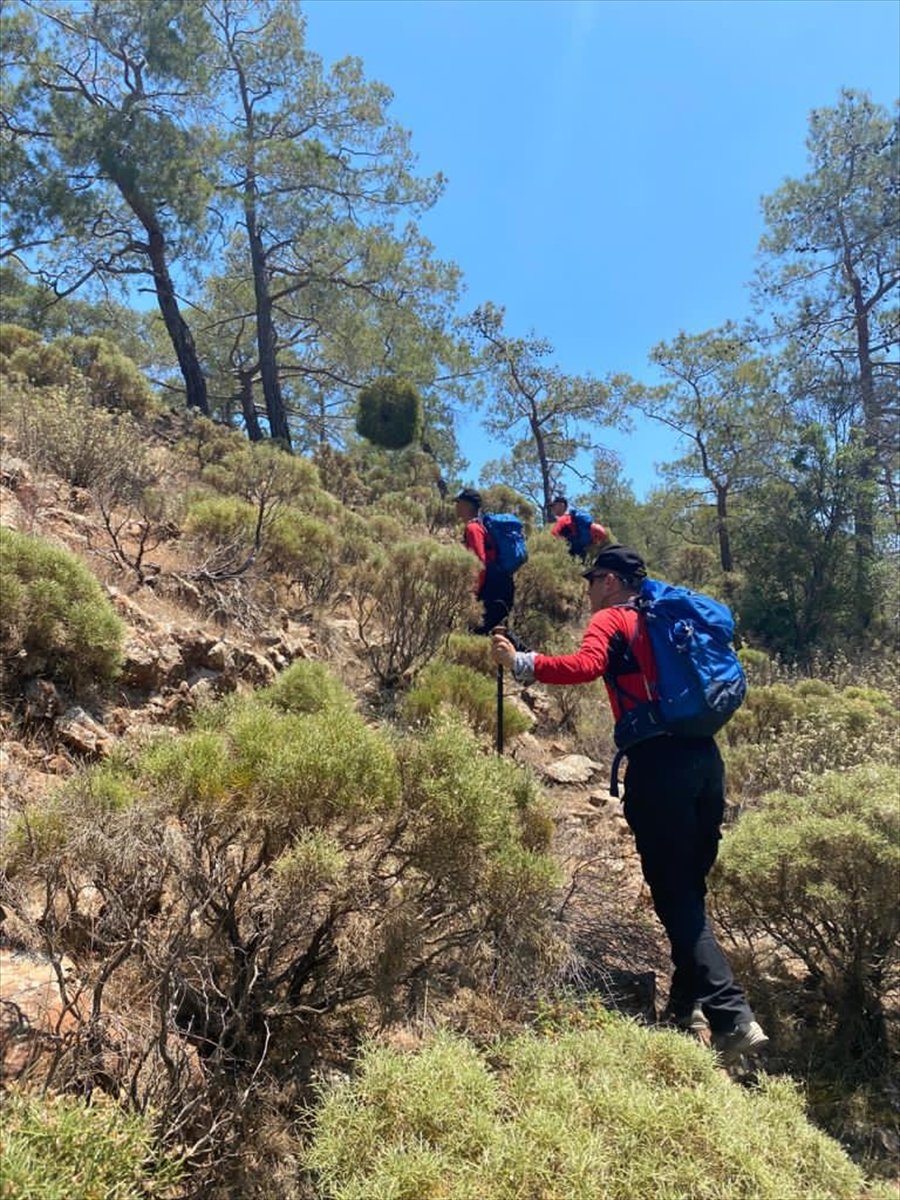 Antalya'da Fotoğraf Çekmek İçin Gittiği Dağlık Bölgede Kaybolan Kişiyi Arama Çalışmaları Sürüyor