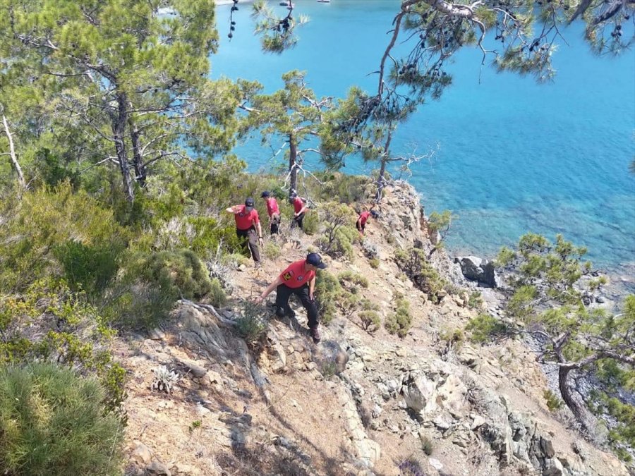Antalya'da Fotoğraf Çekmek İçin Gittiği Dağlık Bölgede Kaybolan Kişiyi Arama Çalışmaları Sürüyor