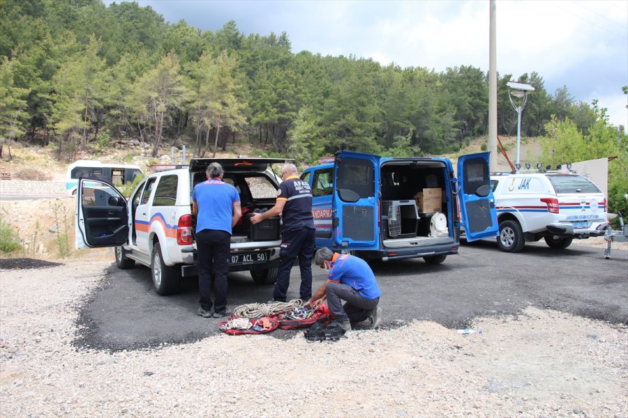 Antalya'da Fotoğraf Çekmek İçin Gittiği Dağlık Bölgede Kaybolan Kişiyi Arama Çalışmaları Sürüyor