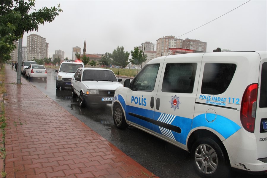 Kayseri'de Polisin "dur" İhtarına Uymayan Şüpheli Kovalamaca Sonucu Yakalandı