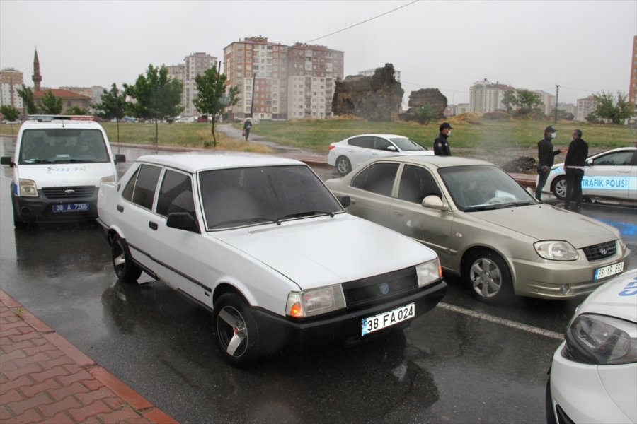 Kayseri'de Polisin "dur" İhtarına Uymayan Şüpheli Kovalamaca Sonucu Yakalandı